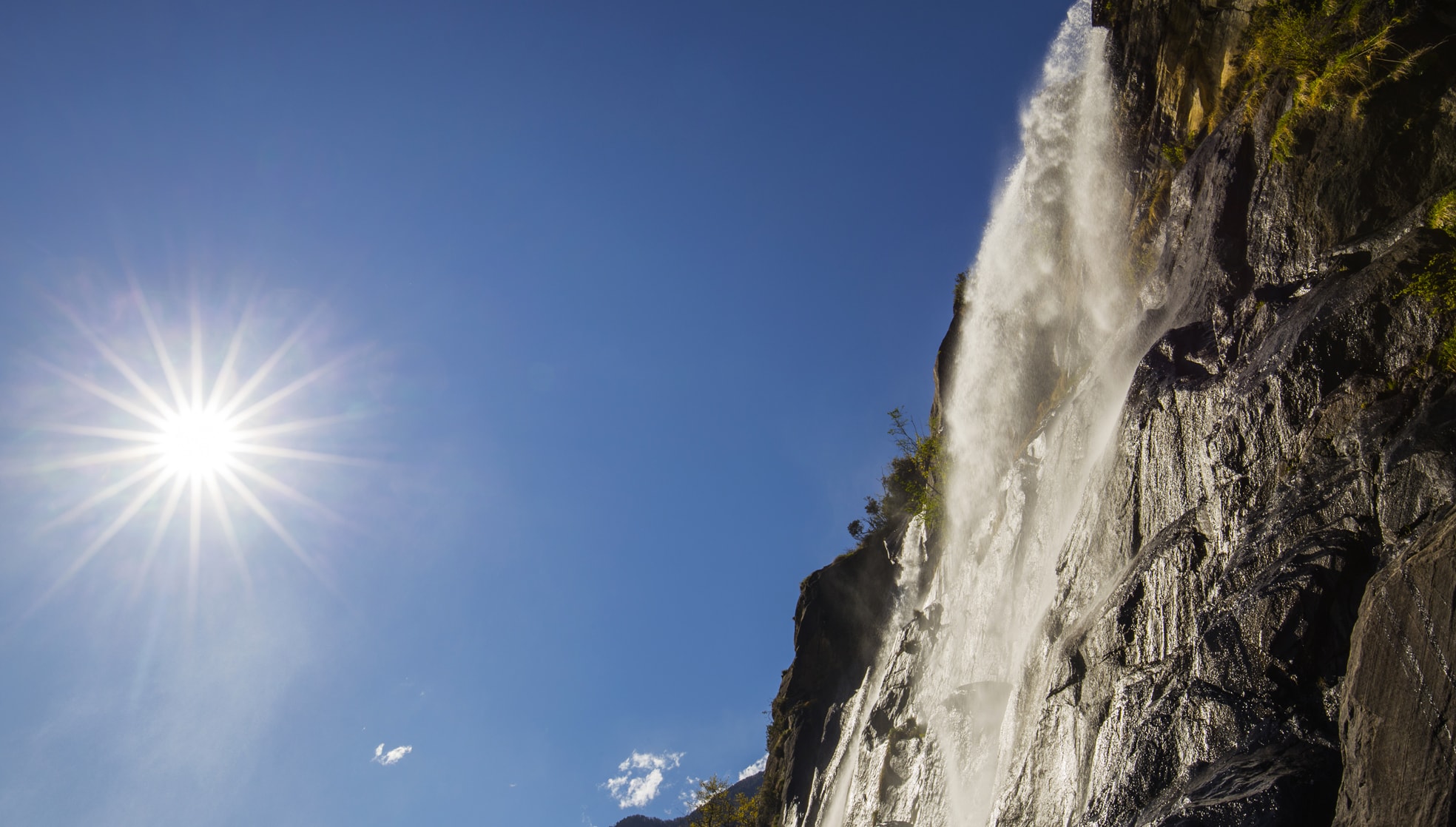 Cascata borgonuovo 1968x1118